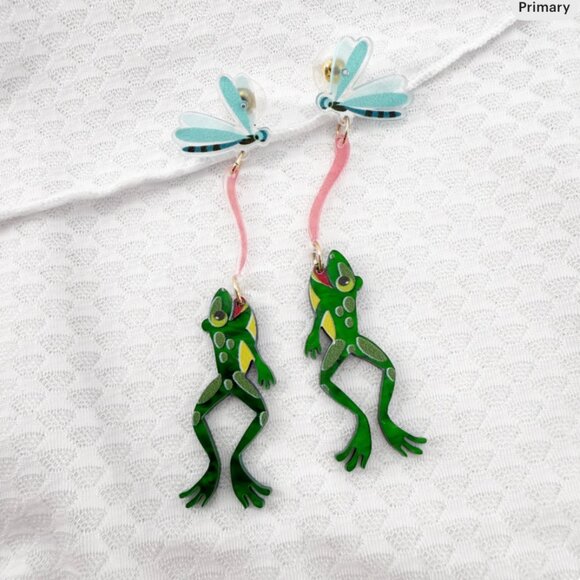 Cute Frog Eating Fly Dangle Earrings, Novelty Earrings, Frog Earrings - Picture 1 of 3